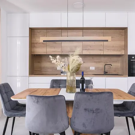 Paradise A&i * Τρογκίρ